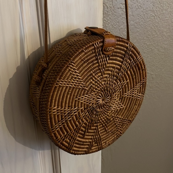 Woven rattan purse - Picture 3 of 7